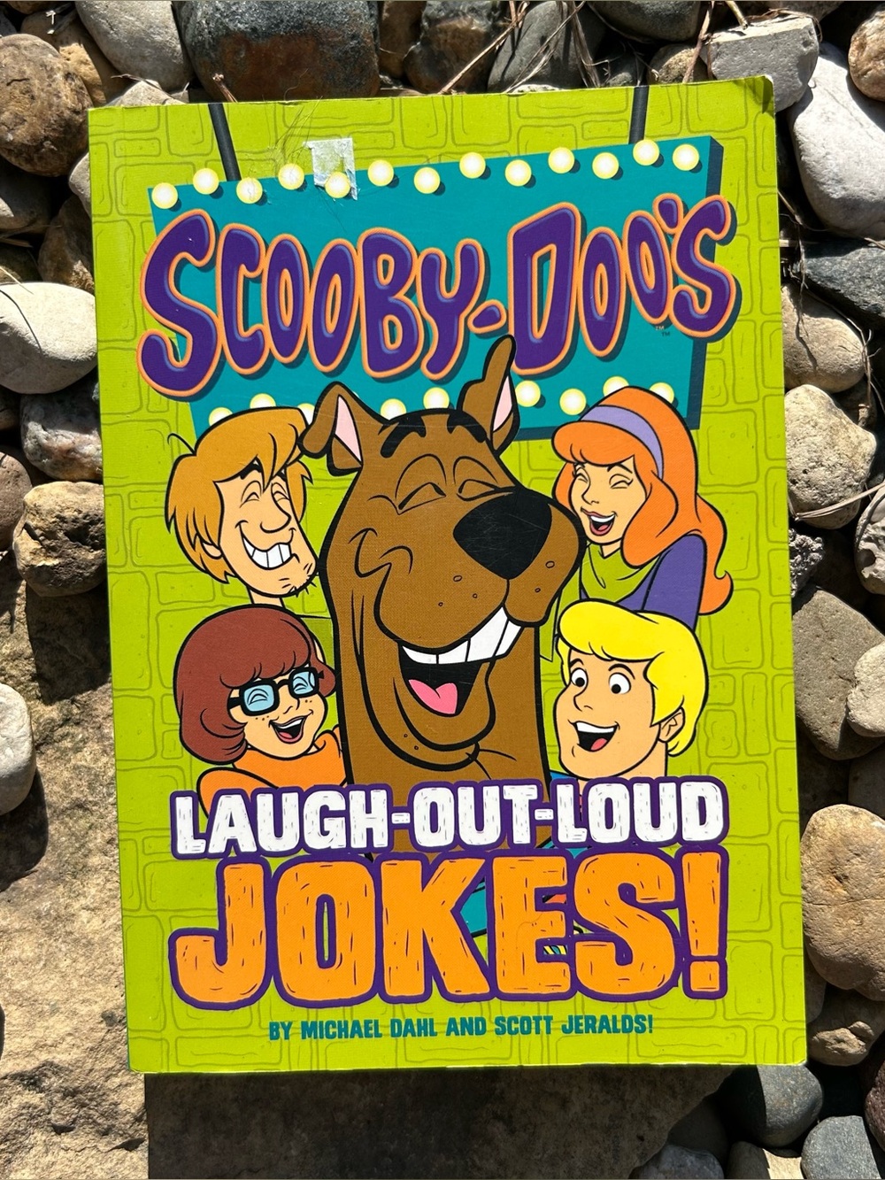 🩶5/$30 Scooby-Doo's Laugh-Out-Loud Jokes! Children’s Joke Book - Picture 2 of 11